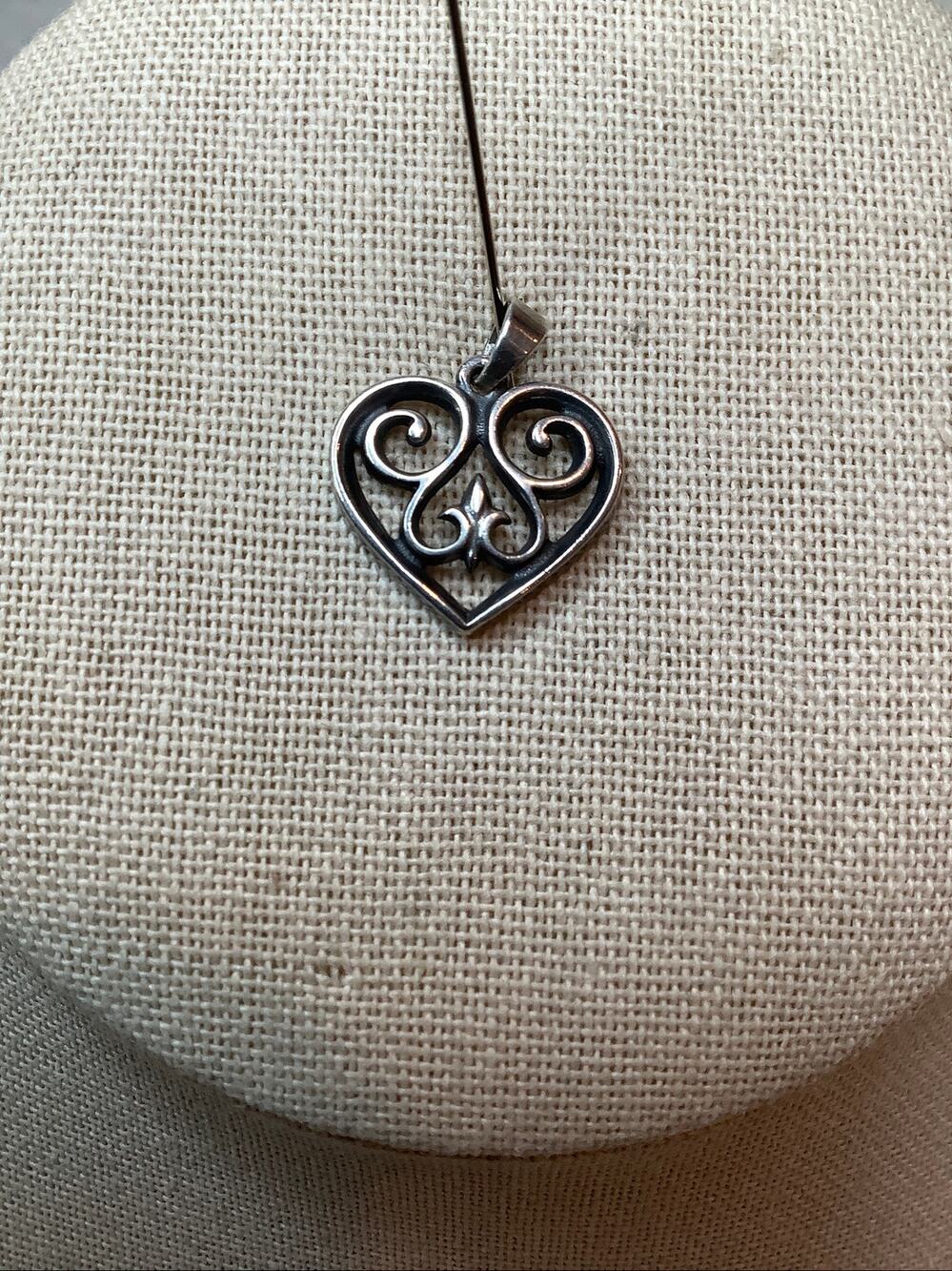 James Avery Sterling Silver 925 French Scroll Open Heart Pendant Vintage A7-37